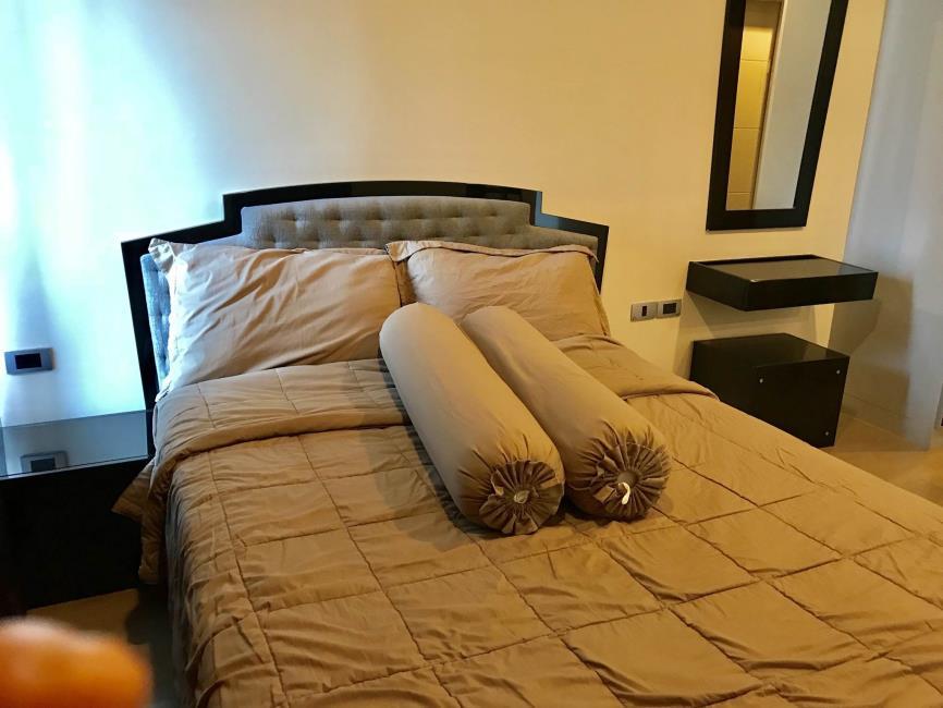 The Crest Sukhumvit 34 เตียง.jpg