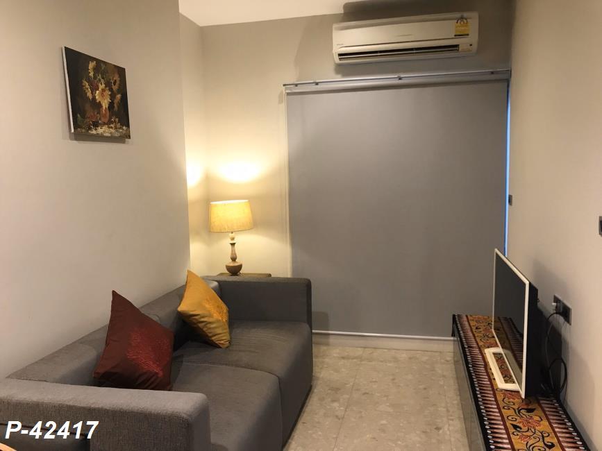 The Crest Sukhumvit 34 มุมโซฟา.jpg