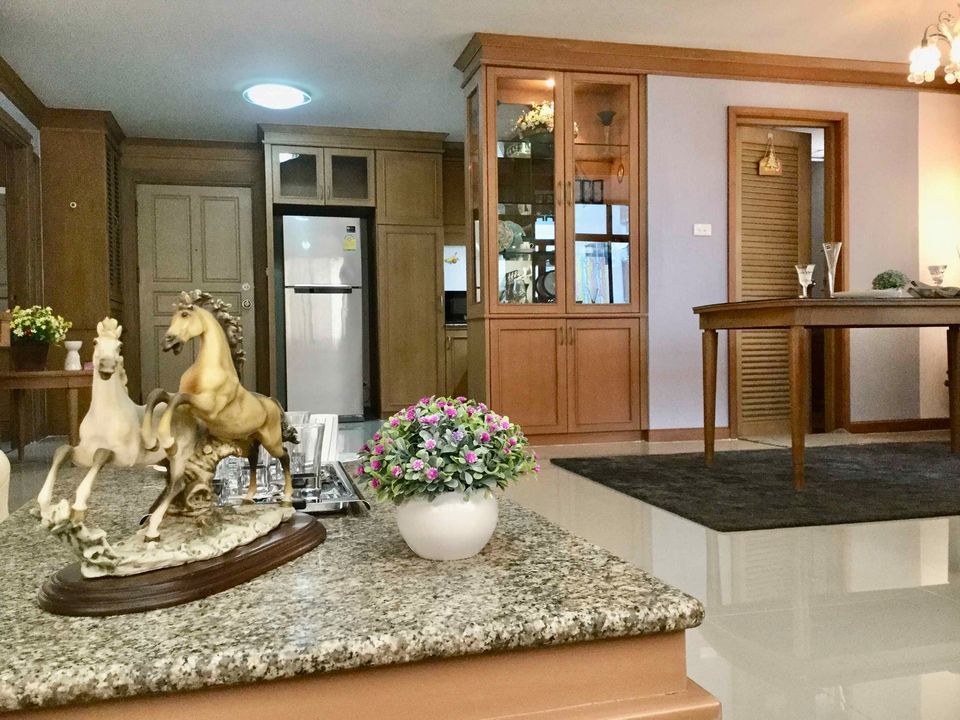 Ratchada City Condo มุมภายในห้อง.jpg