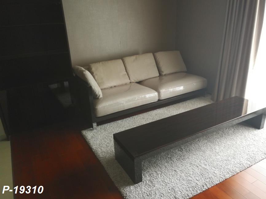 The Address Sukhumvit 61 โซฟา.jpg