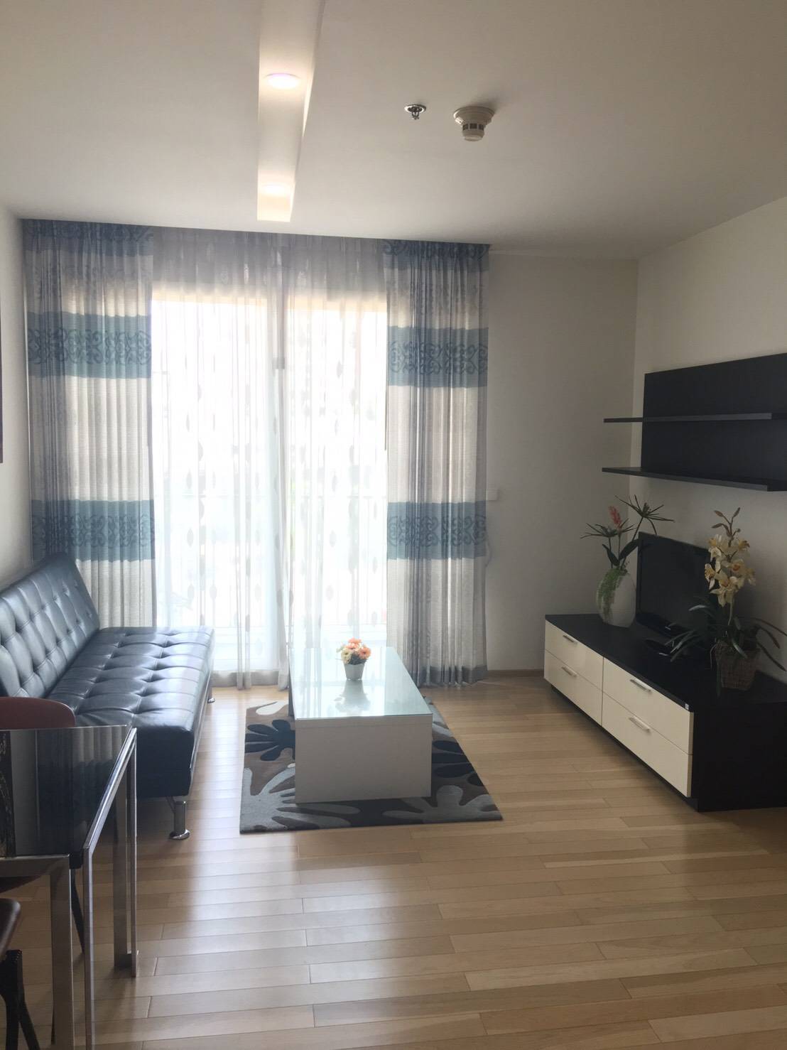 (สิริ แอท สุขุมวิท) ห้องนั่งเล่น.jpg