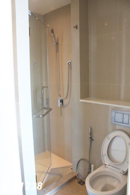 bathroom2.jpg
