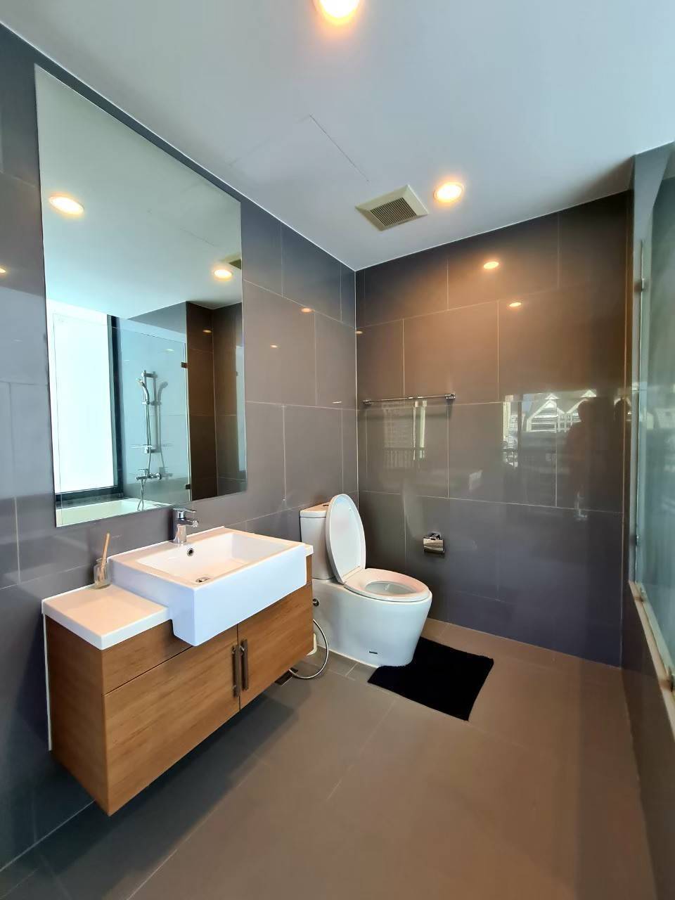 (โนเบิล รีโว สีลม) ห้องน้ำ (2).jpg