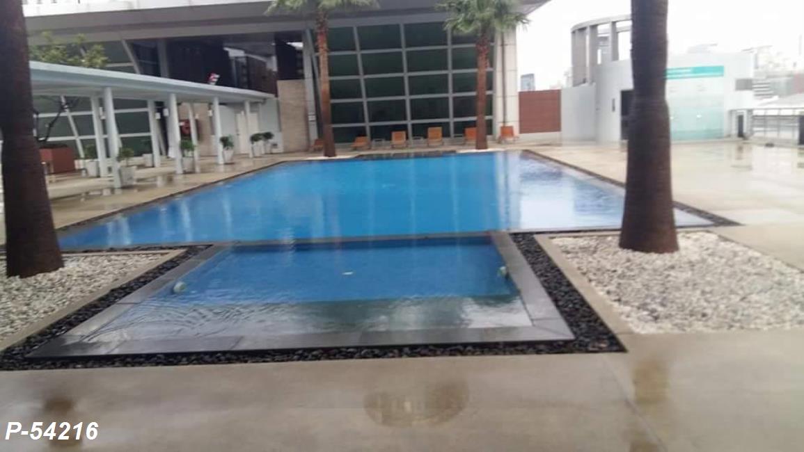 The Platinum สระน้ำ.jpg