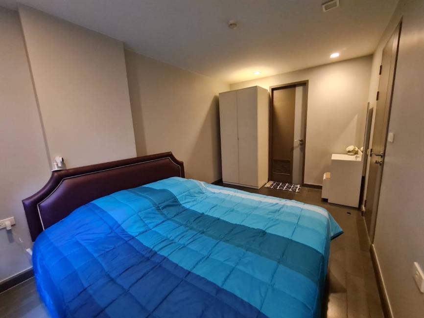 Mirage Sukhumvit 27 เตียง ตู้เสือ้ผ้า.jpg