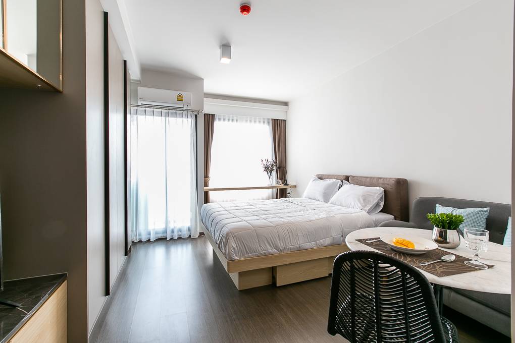 IDEO Sukhumvit 93  เตียง โต๊ะอาหาร.jpg