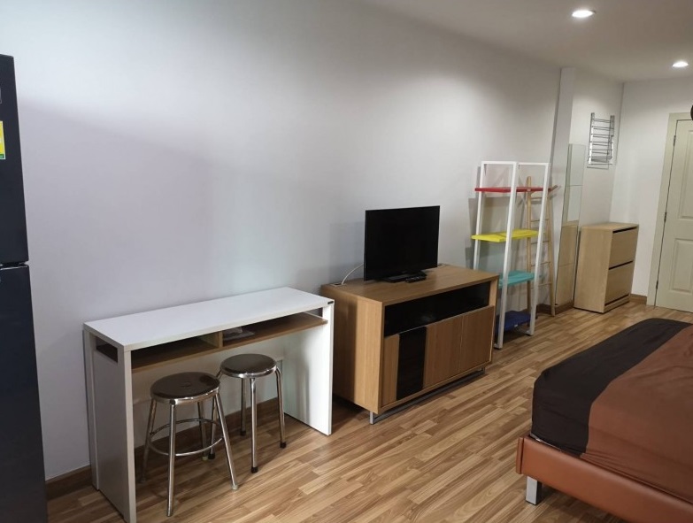 Regent Home 19 Sukhumvit 93 โต๊ะ ทีวี.jpg