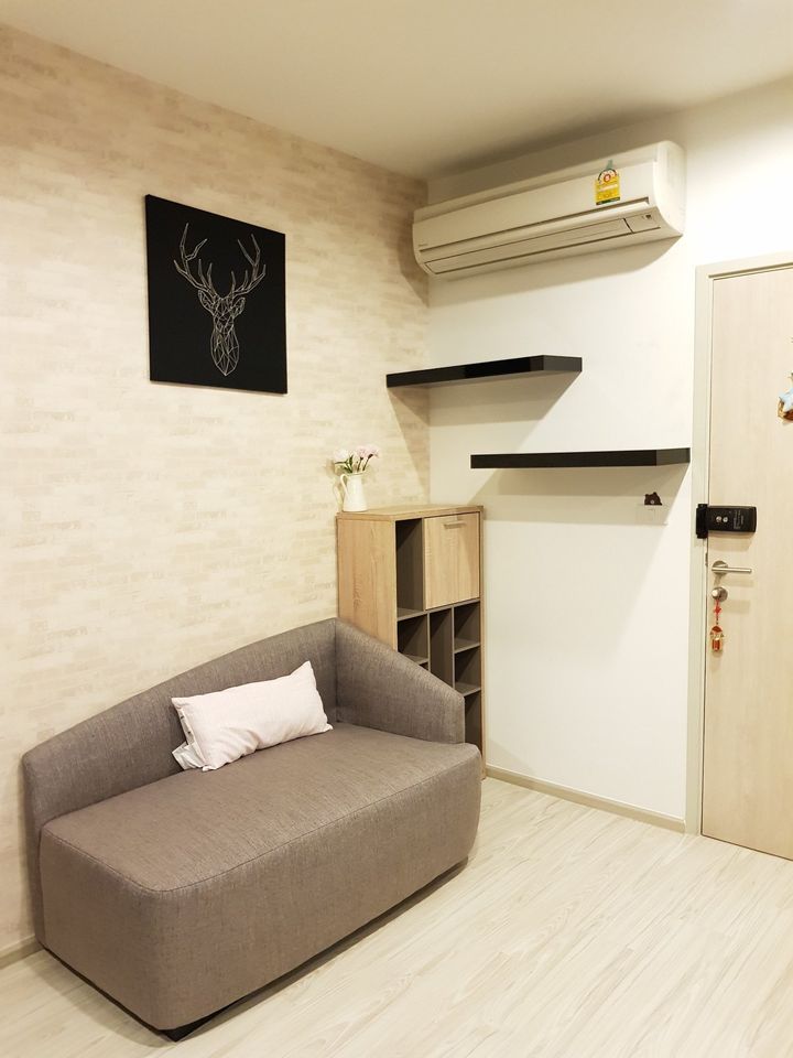 Ideo Mobi Sukhumvit Eastgate โซฟา.jpg