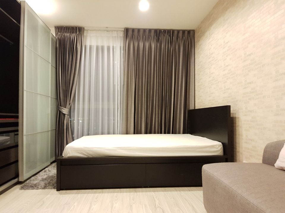 Ideo Mobi Sukhumvit Eastgate เตียง.jpg