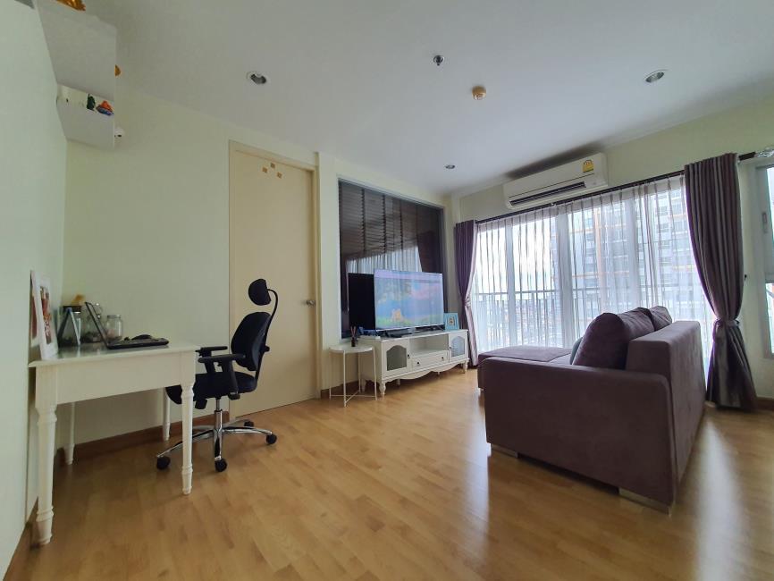 The Parkland Taksin-Thapra ทีวี โซฟา โต๊ะงาน.jpg