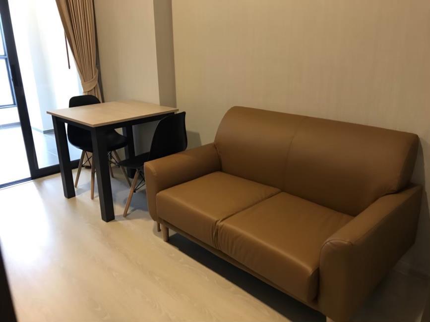 Ideo Sukhumvit 115 โซฟา.jpg