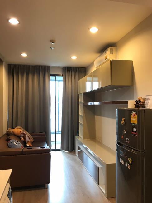 Ideo Q Ratchathewi โซฟา ตู้เย็น.jpg