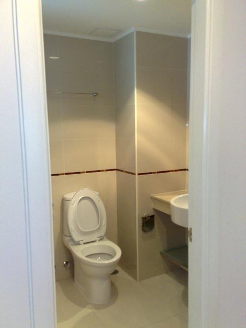 Lumpini Suite Pinklao ห้องน้ำ.jpg