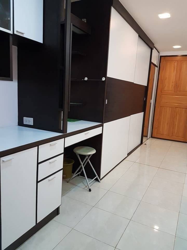 (รัชดา ซิตี้ 18) ตู้บิวท์อิน.jpg