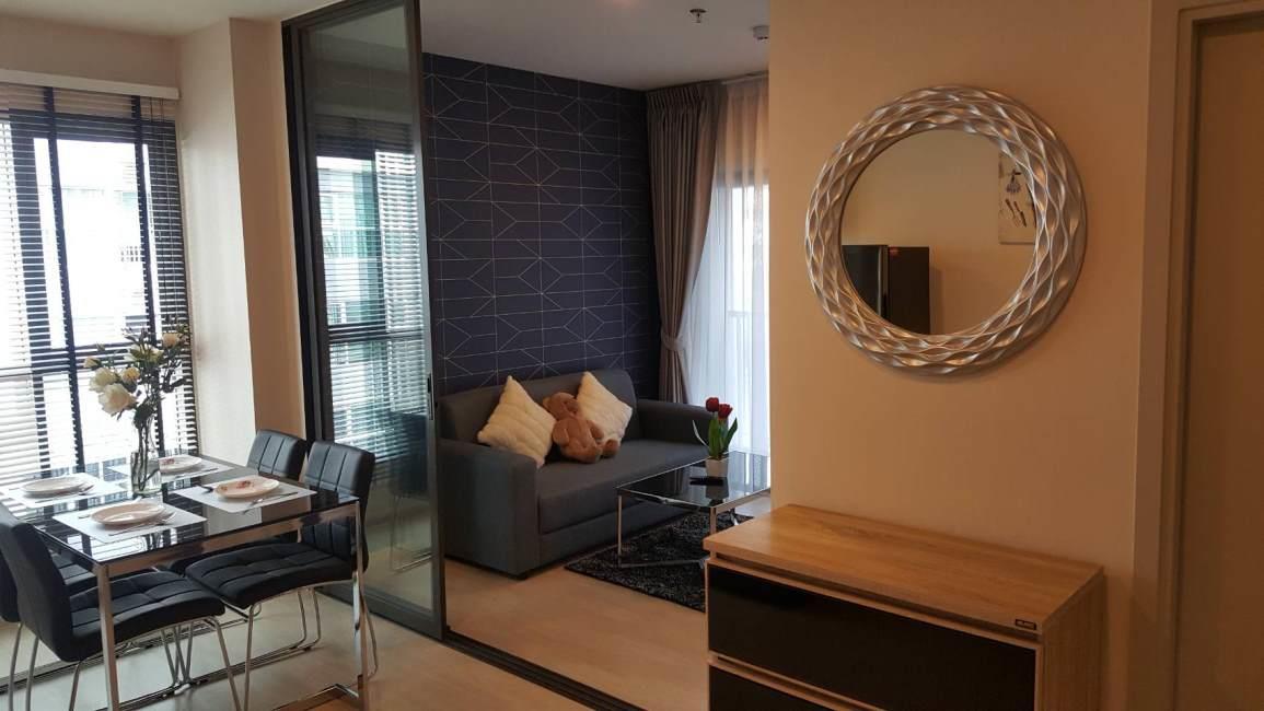 Life Sukhumvit 48 โซฟา โต๊ะอาหาร.jpg