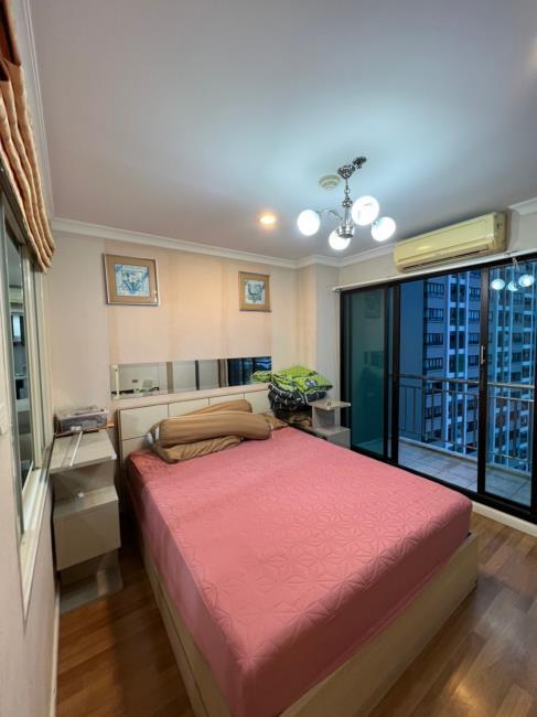 Lumpini Place Narathiwas-Chaopraya เตียงนอน.jpg