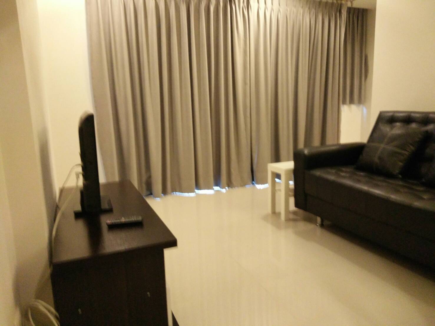 (ซีนิธ เพลส สุขุมวิท 42) ห้องนั่งเล่น.jpg