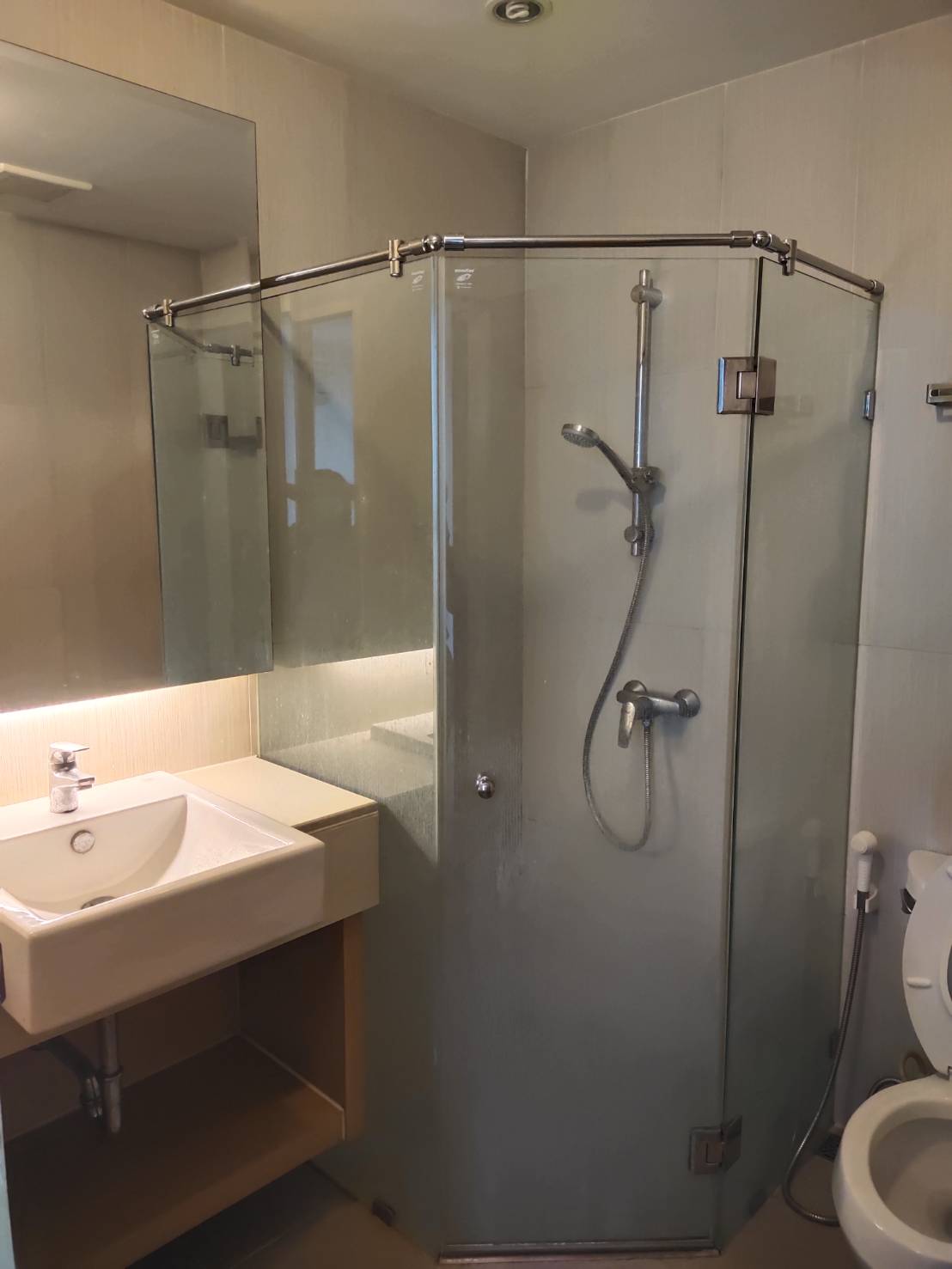 (ซีนิธ เพลส สุขุมวิท 42) ห้องอาบน้ำ.jpg