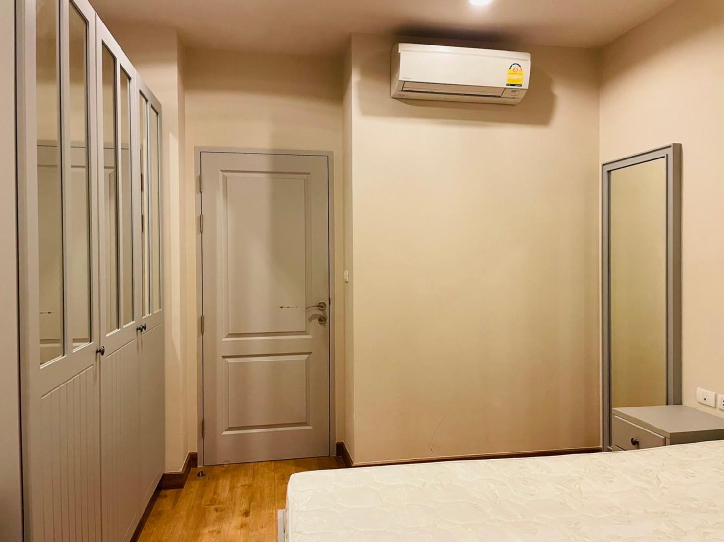 (ดิ เอดิเตอร์ สะพานควาย) ในห้องนอน.jpg