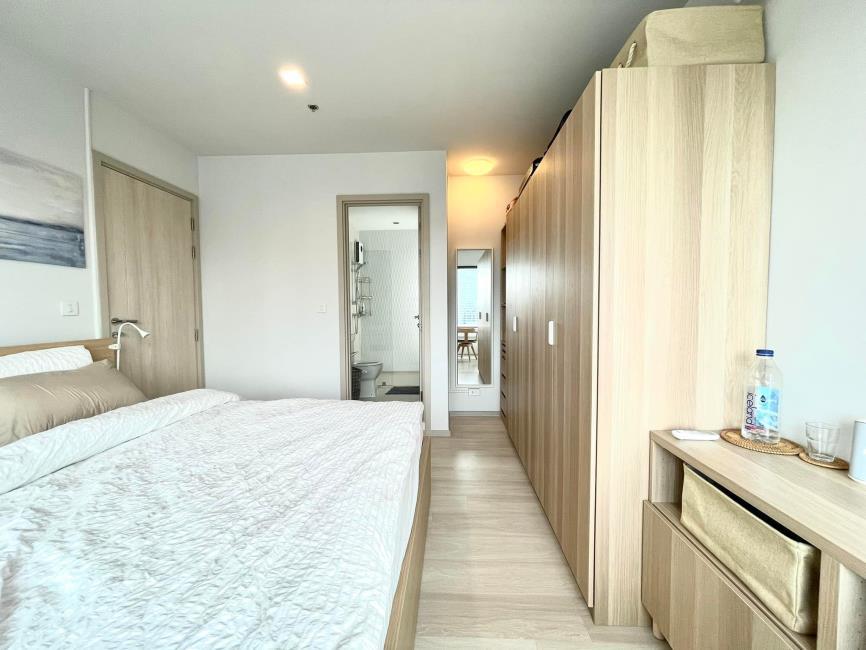 (ไลฟ์ วัน ไวร์เลส) ในห้องนอน.jpg