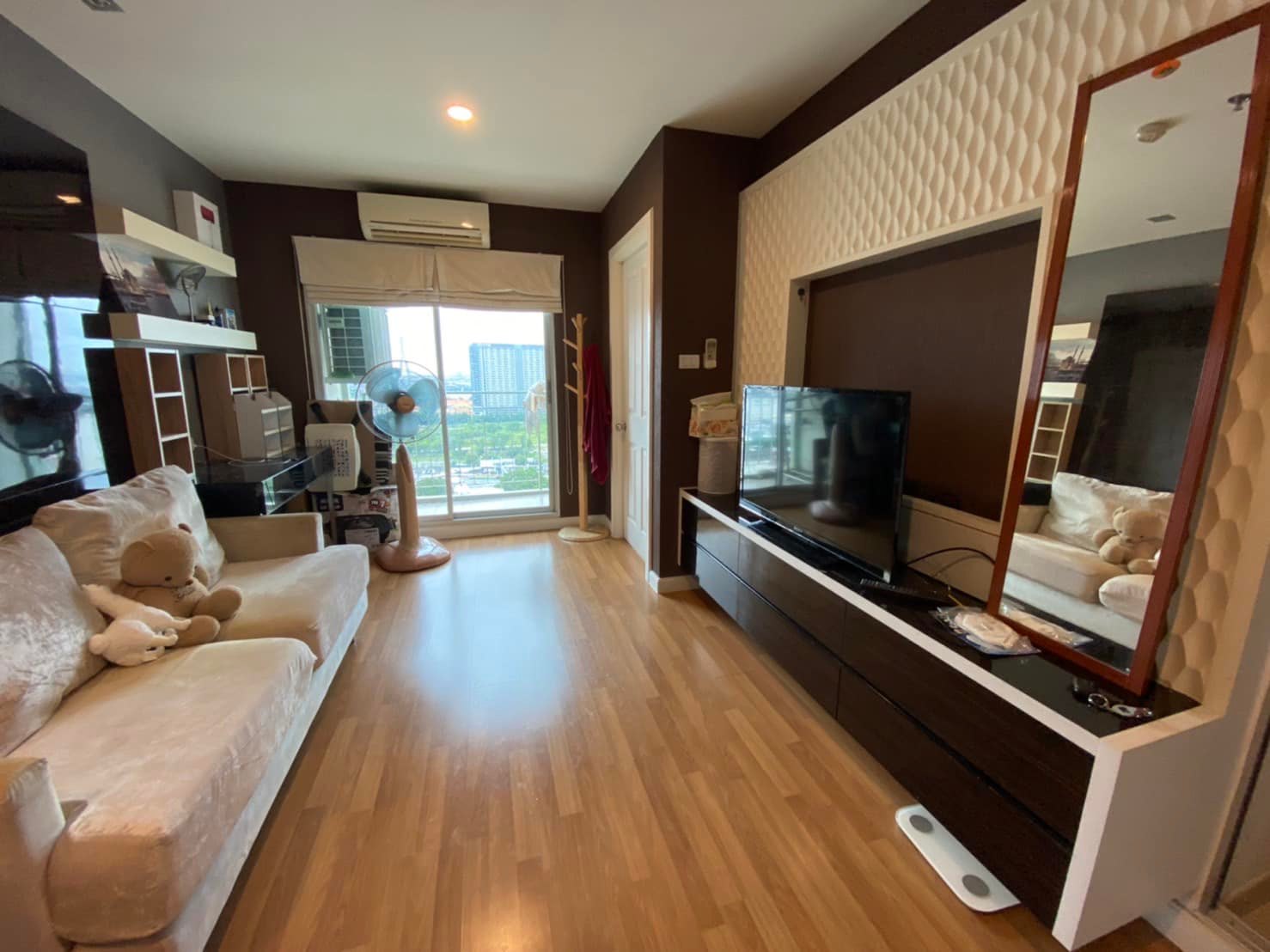(ลุมพินี พาร์ค ริเวอร์ไซด์ พระราม 3) ห้องนั่งเล่น.jpg