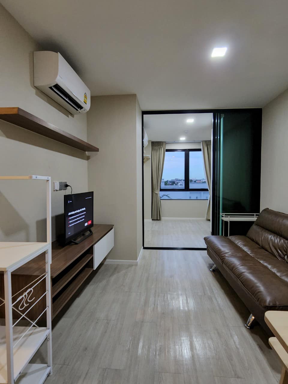 (แอทโมซ ลาดพร้าว 71) ห้องนั่งเล่น.jpg