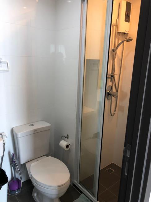 The Base Park East Sukhumvit 77 ห้องน้ำ.jpg