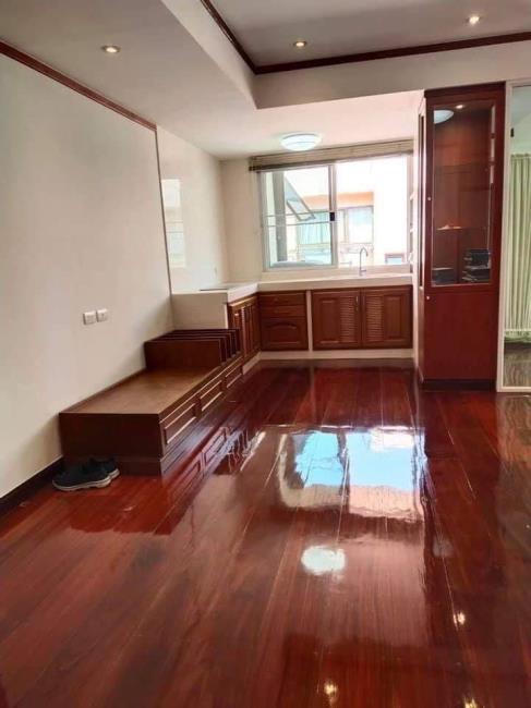 Srivara Mansion ตู้.jpg