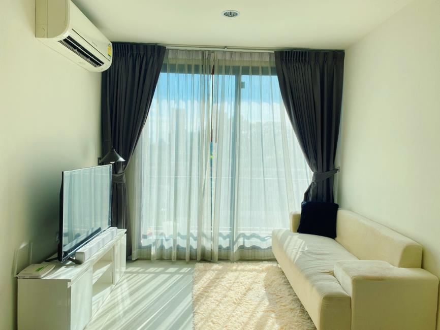 (ริทึ่ม สุขุมวิท 42) ห้องนั่งเล่น.jpg