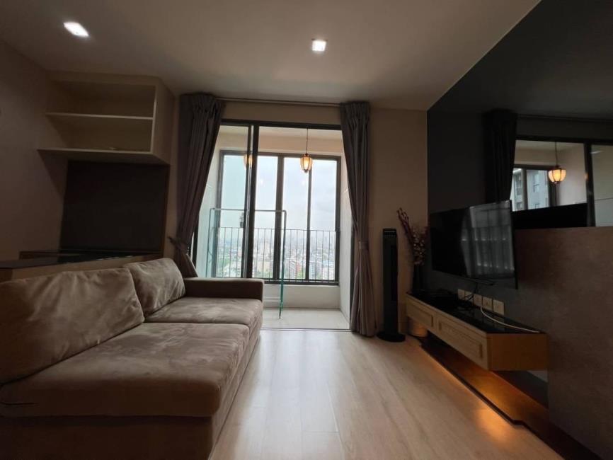 Ideo Mobi Sukhumvit  โซฟา ทีวี.jpg