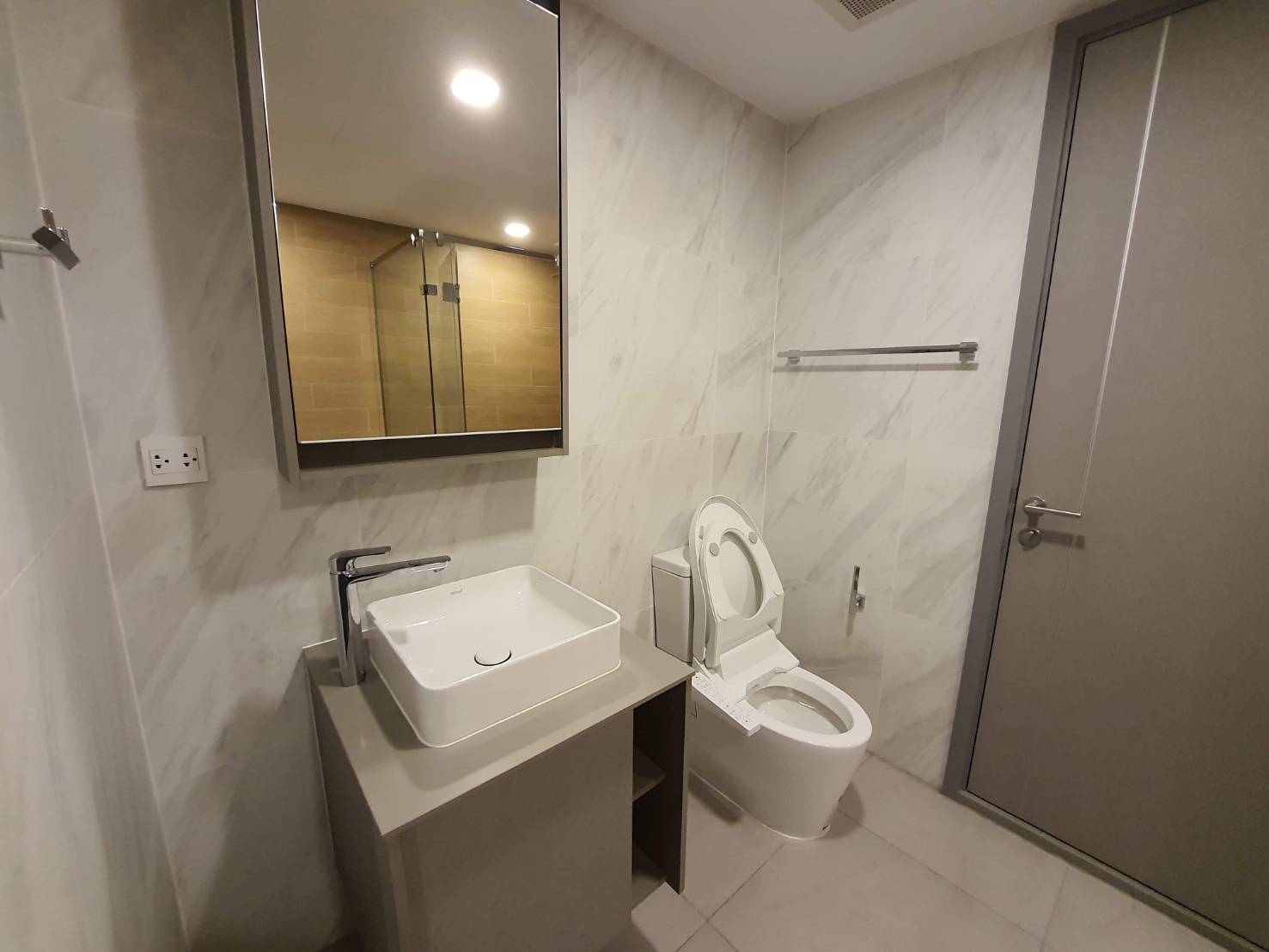 Taka Haus Ekamai 12 ห้องน้ำ.jpg
