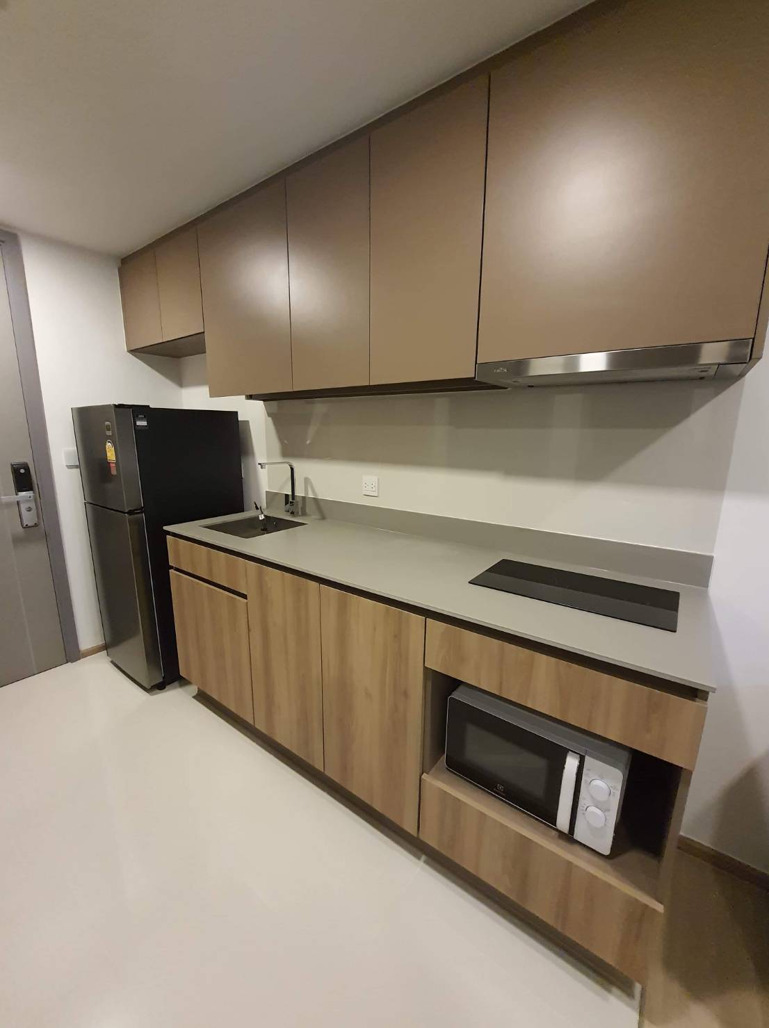 Taka Haus Ekamai 12 ครัว.jpg