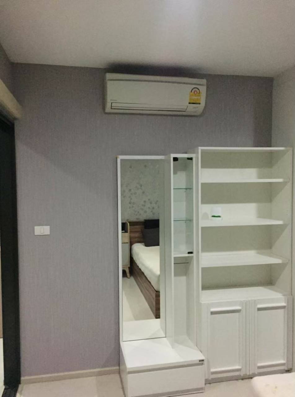 Condolette Pixel Sathorn โต๊ะเครื่องแป้ง ชั้นวางของ.jpg