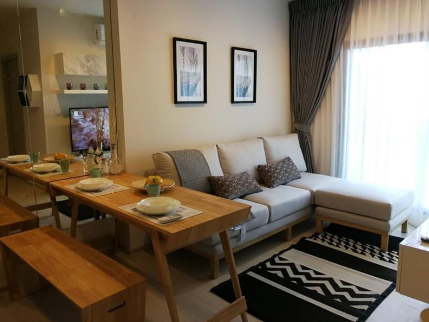 Life Sukhumvit 48 โต๊ะอาหาร โซฟา.jpg