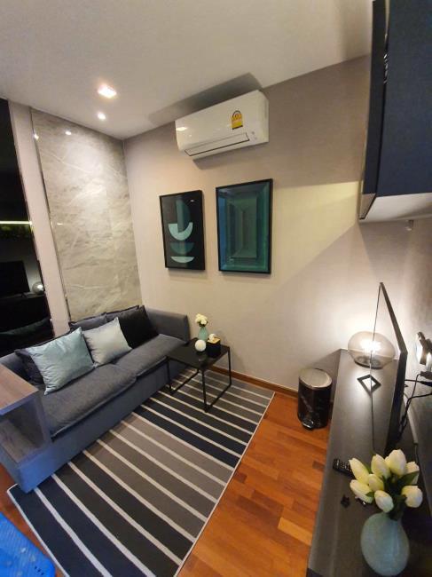 Wish Signature Midtown Siam โซฟา ทีวี.jpg