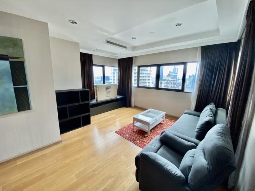 Sathorn Gardens โซฟา.jpg