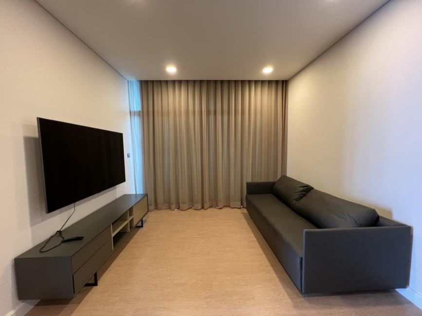 The Room Charoenkrung 30 ทีวี โซฟา.jpg