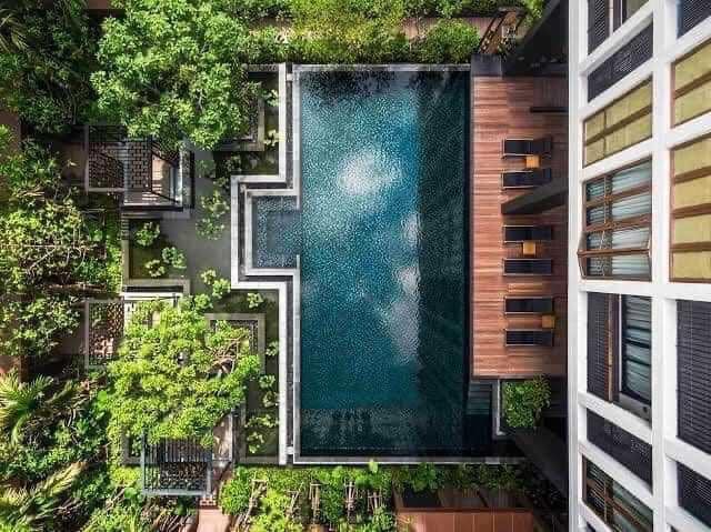 สุขุมวิท ซิตี้ รีสอร์ท สระว่ายน้ำ.jpg