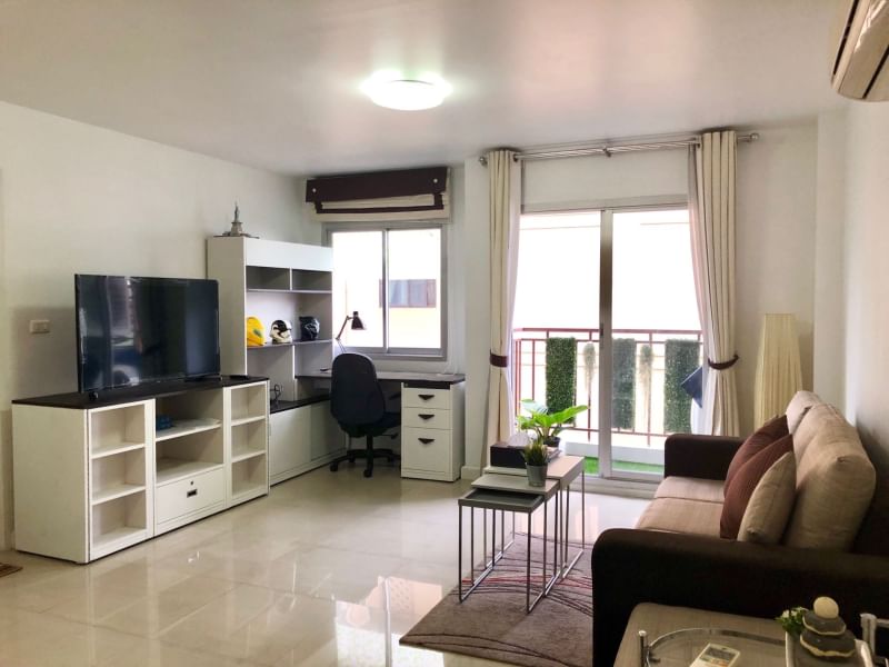 Condo One Siam ทีวี โซฟา.jpg
