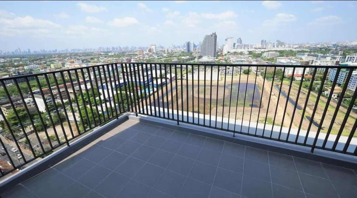 Knightsbridge Collage Sukhumvit 107 ระเบียง.jpg