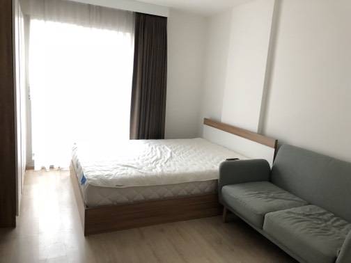 Elio Condo Sukhumvit 64 เตียง โซฟา.jpg