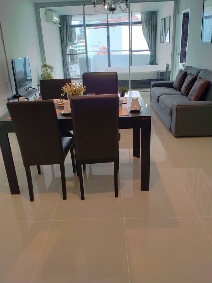 เดอะ วอเตอร์ฟอร์ด พาร์ค สุขุมวิท 53 โต๊ะอาหาร.jpg