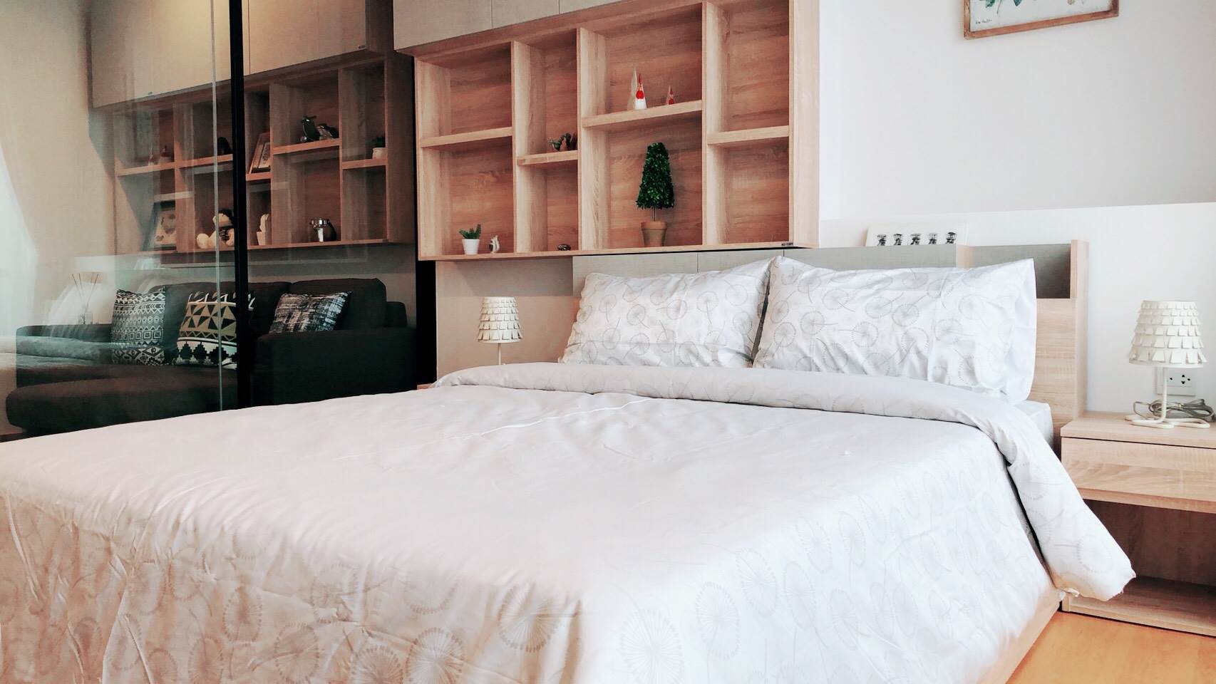 Noble Revo Silom เตียง.jpg