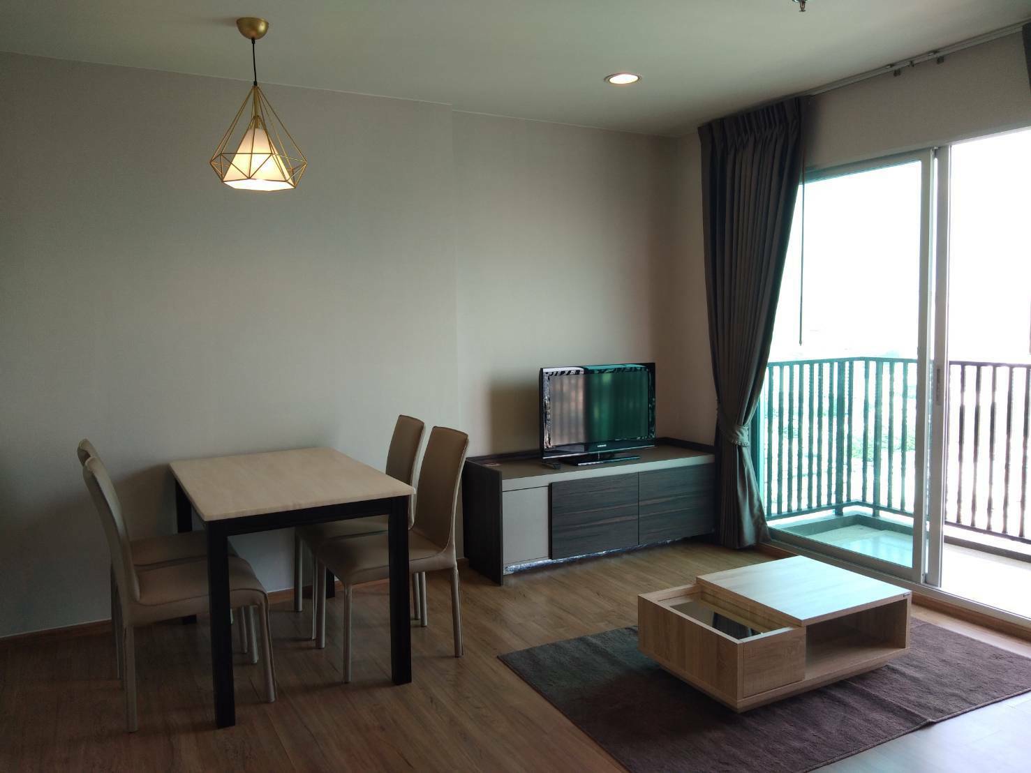 Fuse Chan - Sathorn  ภายในห้อง.jpg