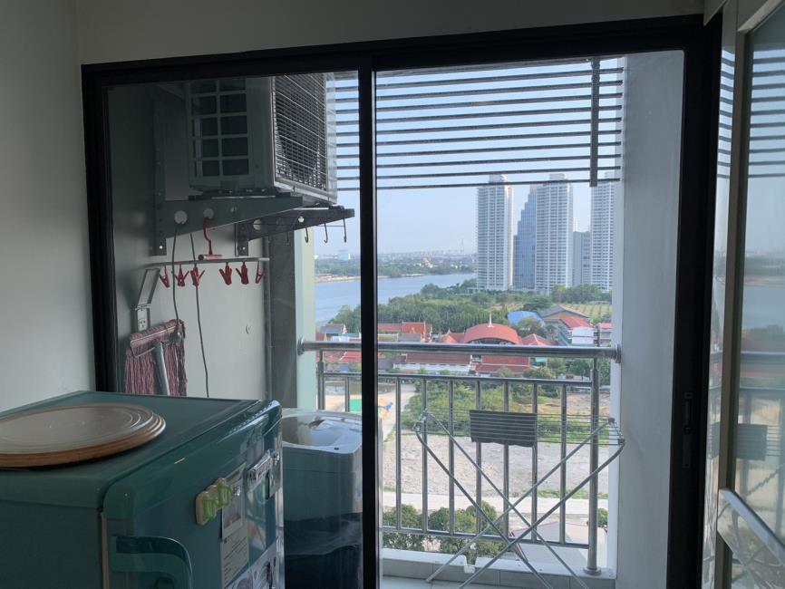 Lumpini Place Narathiwas-Chaopraya ระเบียง.jpg