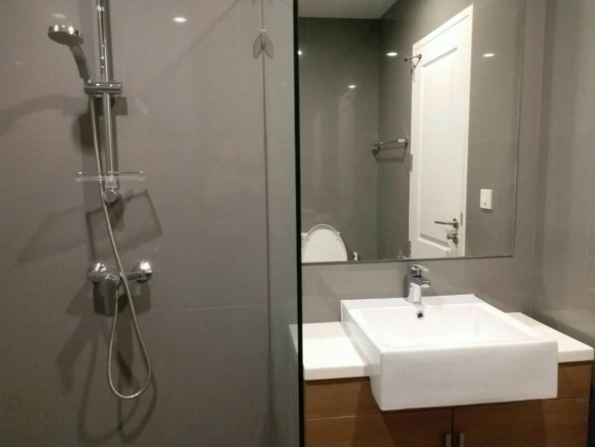 Noble Revo Silom ห้องน้ำ.jpg