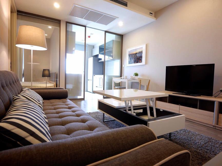 The room Sathorn - TanonPun ทีวี.jpg