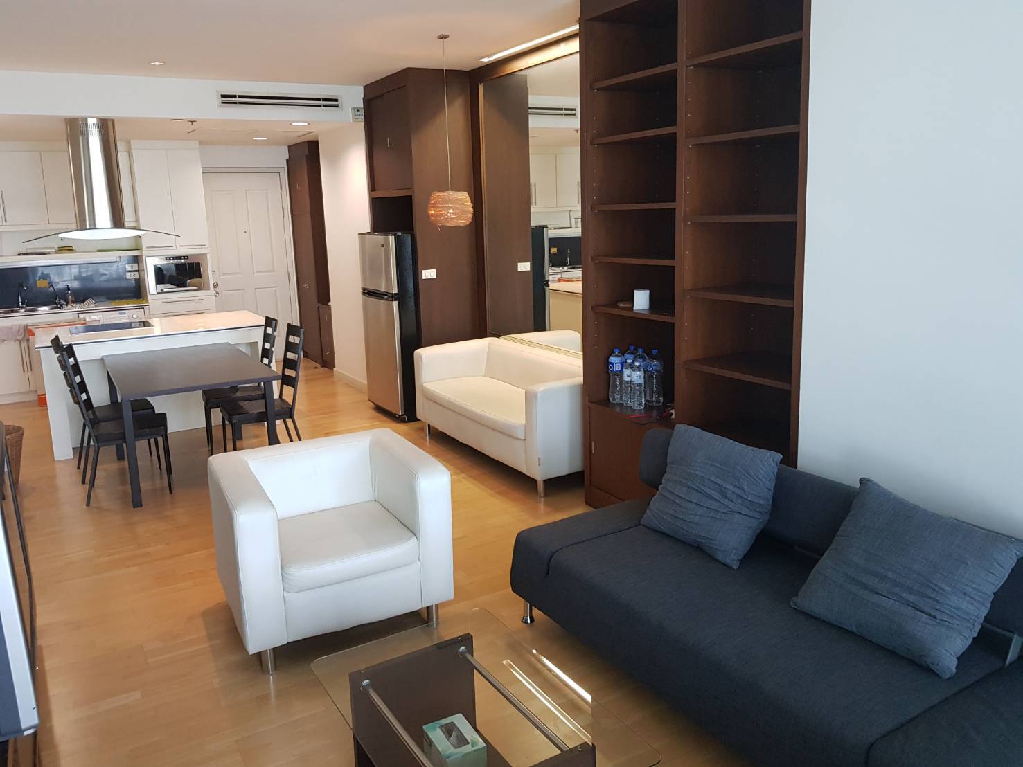Baan Sathorn Chaopraya มุมภายในห้อง.jpg