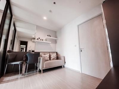Life Sukhumvit 62 โซฟา.jpg