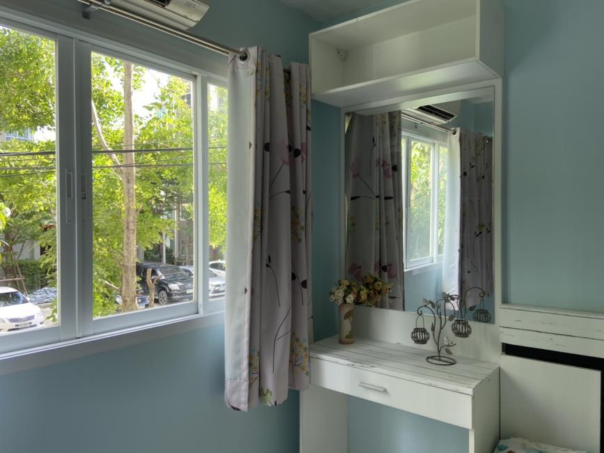 Kensington Bearing 12 (Sukhumvit 107) โต๊ะเครื่องแป้ง.jpg